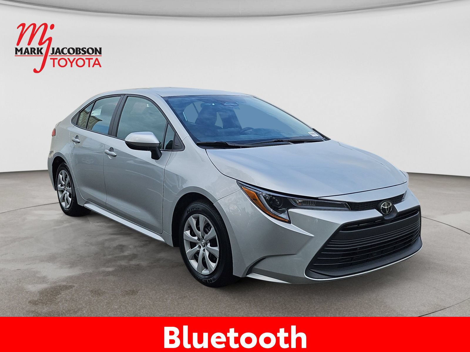 Used 2025 Toyota Corolla LE FWD image 5