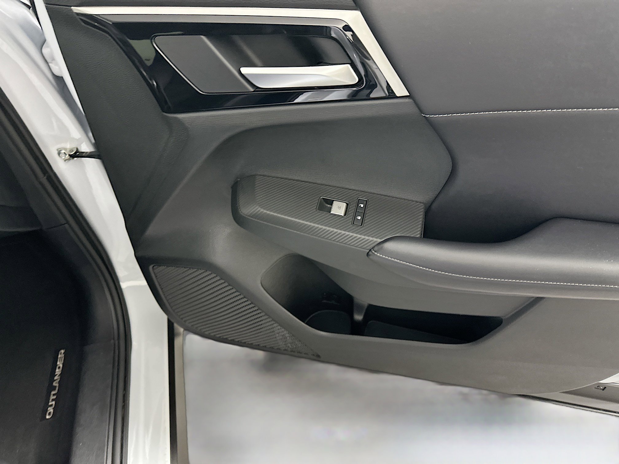 Used 2024 Mitsubishi Outlander SE image 34