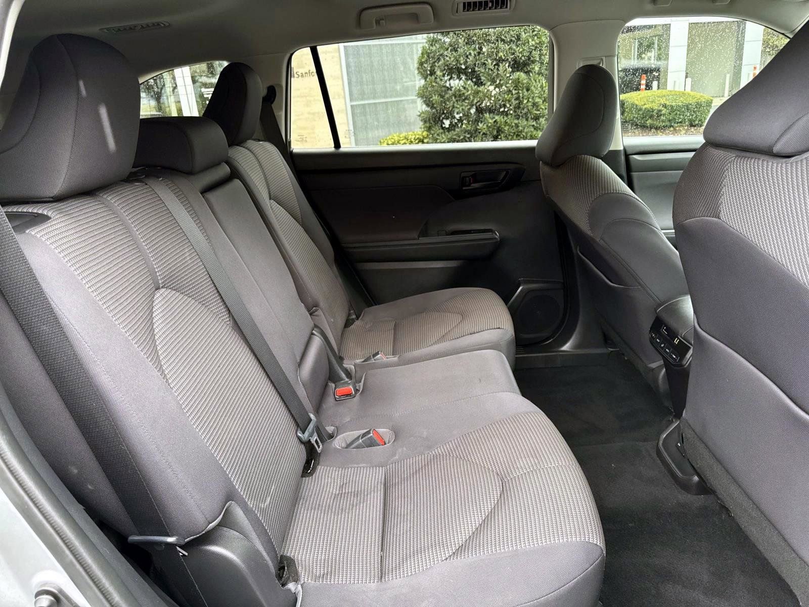 Used 2021 Toyota Highlander LE image 18