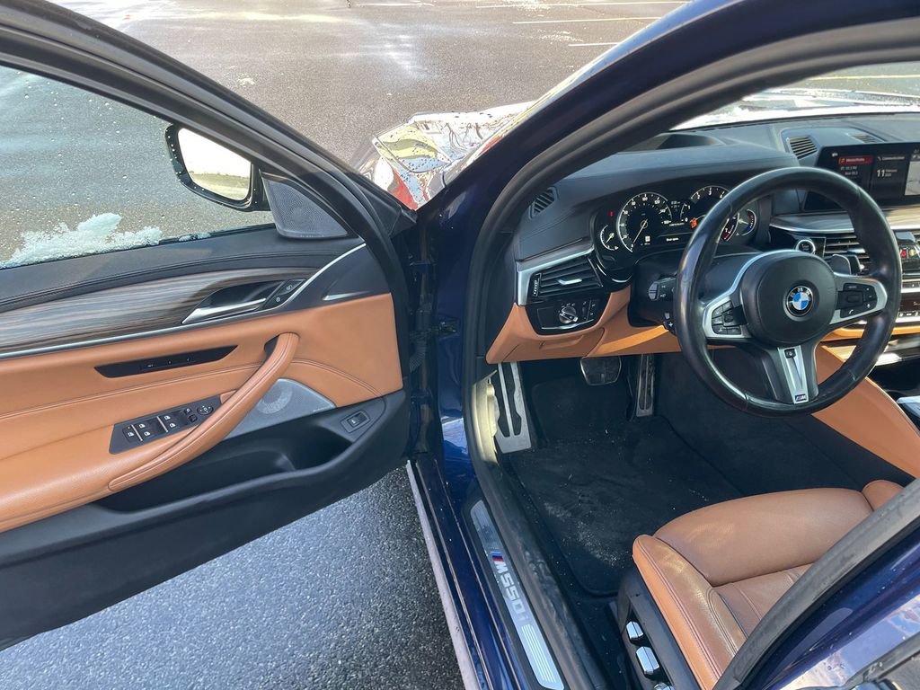 Used 2018 BMW M550i xDrive image 10