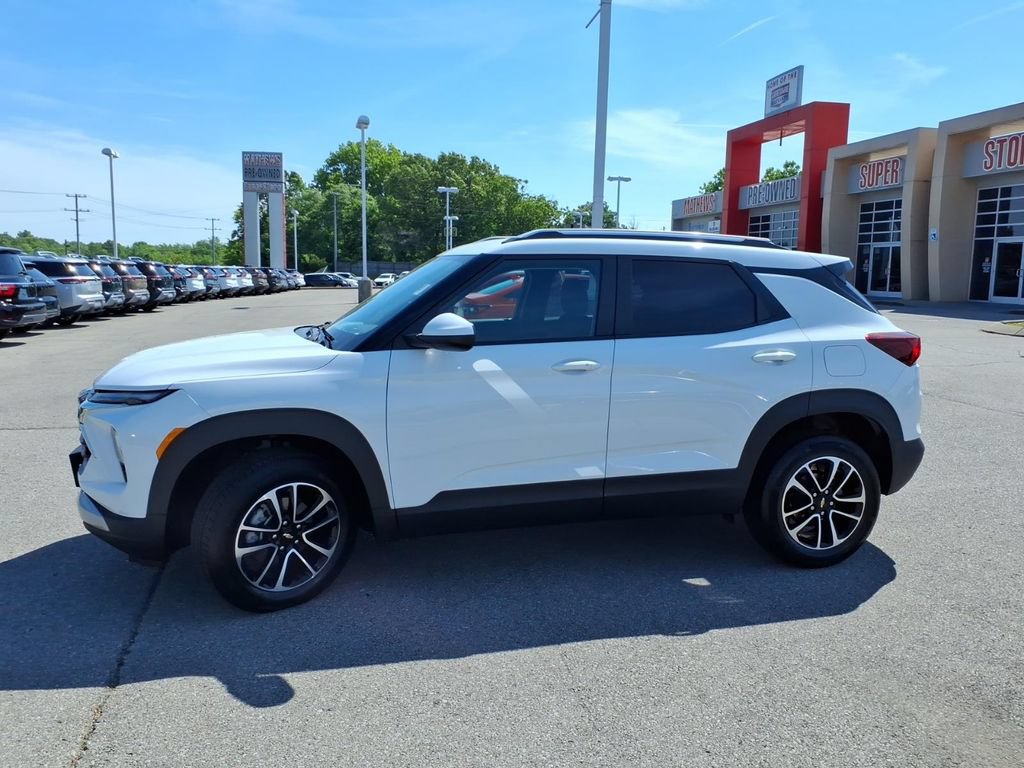 Used 2025 Chevrolet TrailBlazer LT AWD/4WD image 16