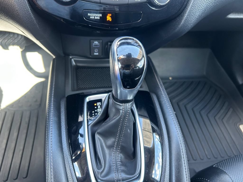 Used 2017 Nissan Rogue SL w/ SL Premium Package AWD/4WD image 16