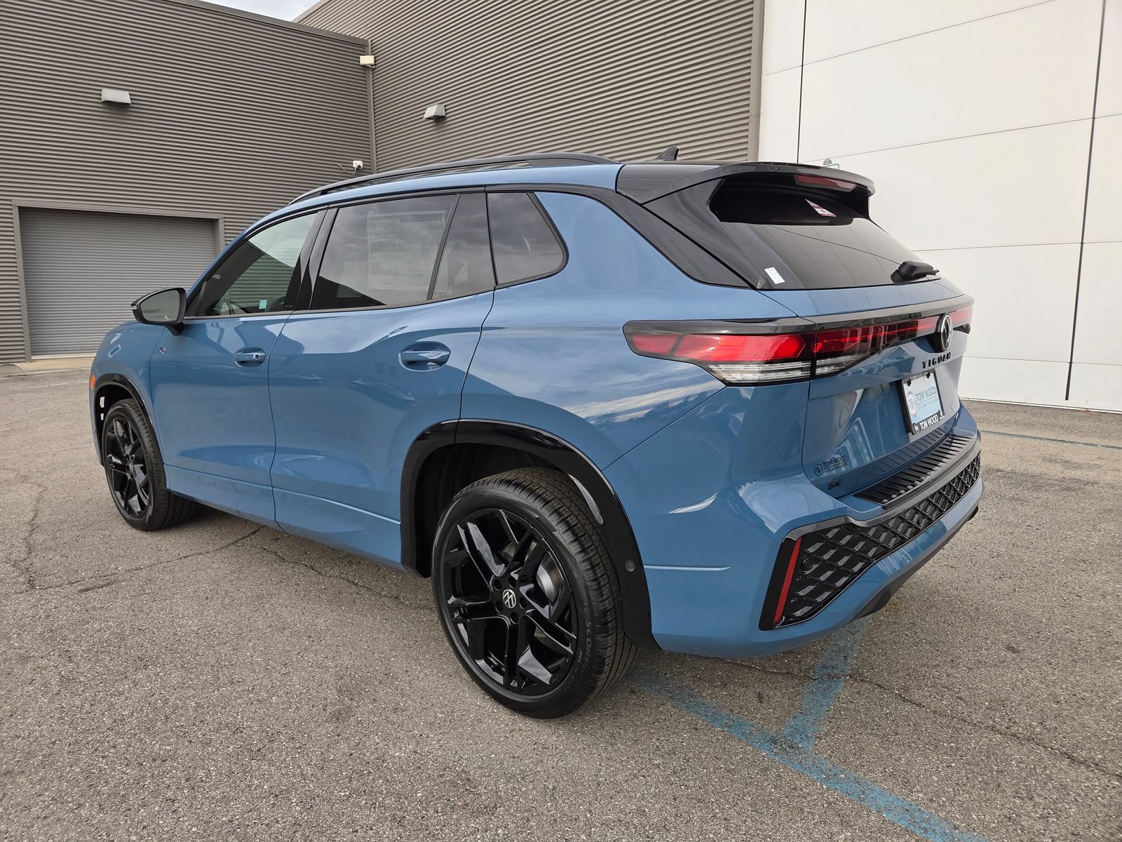 New 2026 Volkswagen Tiguan SE R-Line AWD/4WD image 13