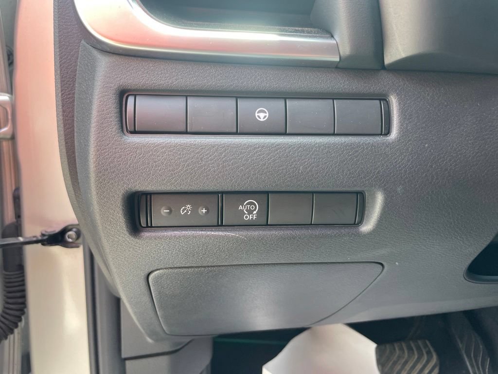 Used 2023 Nissan Rogue SV FWD image 19