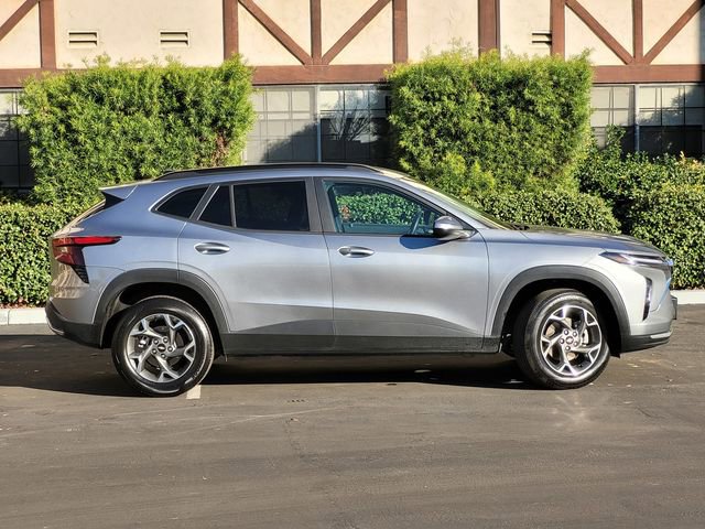 Used 2025 Chevrolet Trax LT w/ LT Convenience Package image 4