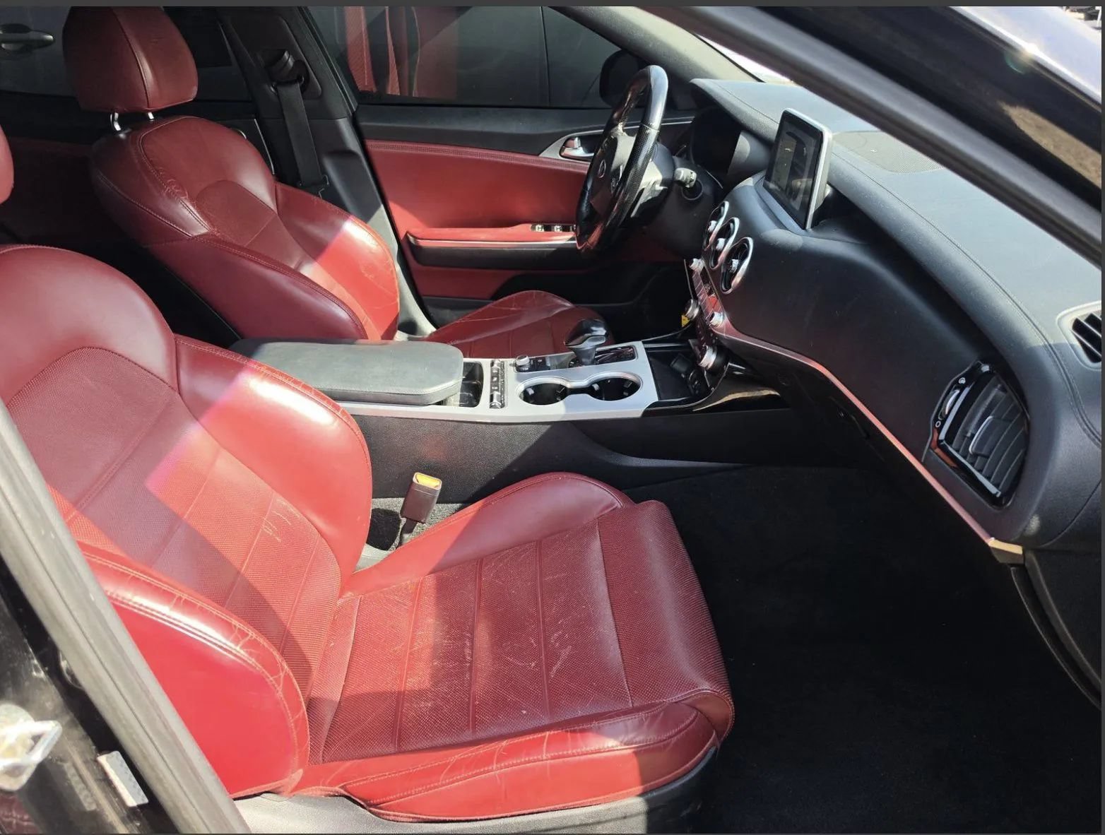 Used 2018 Kia Stinger GT2 AWD/4WD image 14