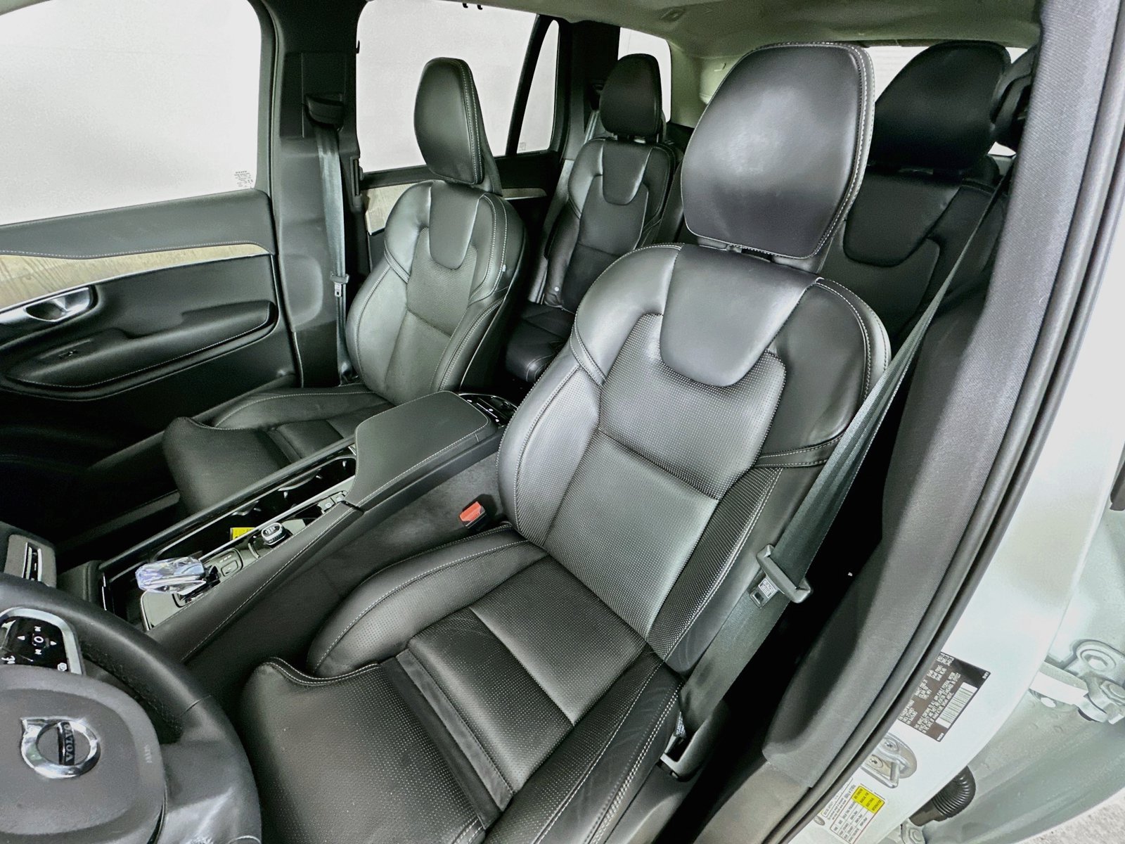 Certified 2024 Volvo XC90 B6 Ultimate w/ Protection Package Premier AWD/4WD image 33
