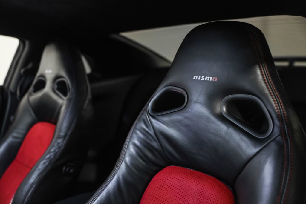 Used 2010 Nissan GT-R Premium AWD/4WD image 32
