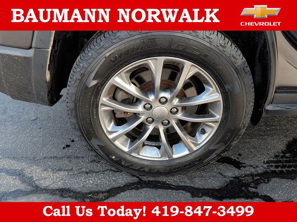 Used 2020 Jeep Cherokee Latitude Plus w/ Cold Weather Group image 15