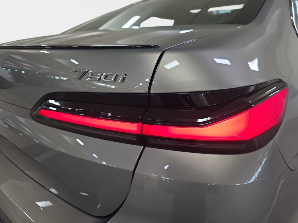 Certified 2023 BMW 760i xDrive image 33