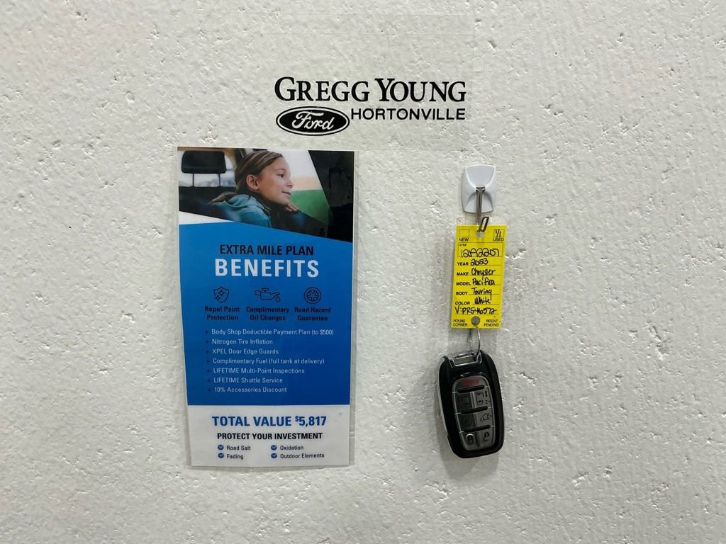 Used 2023 Chrysler Pacifica Touring-L image 31