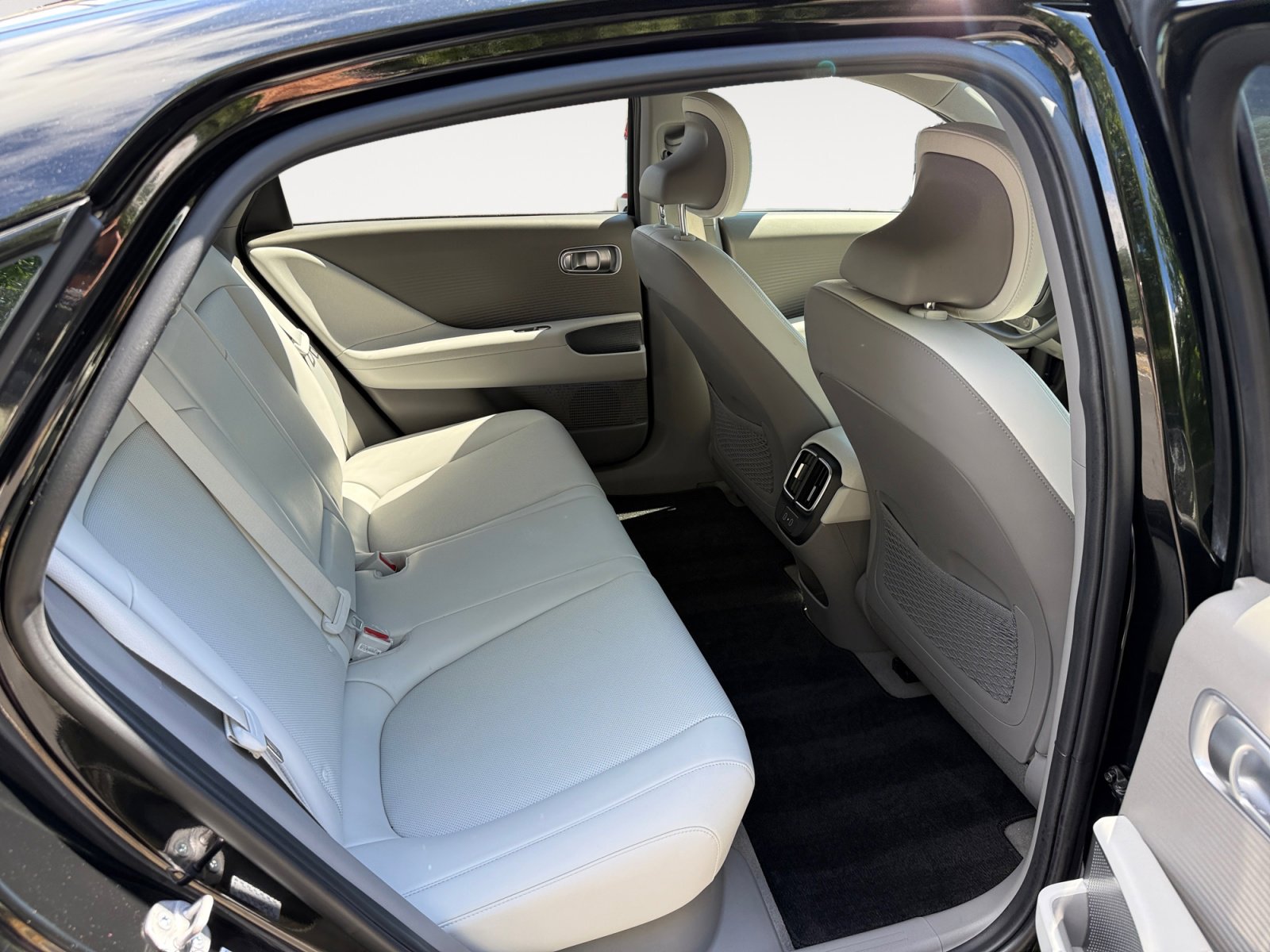 Used 2024 Hyundai Ioniq 6 Limited image 18