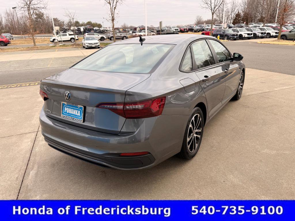 Used 2023 Volkswagen Jetta Sport image 6