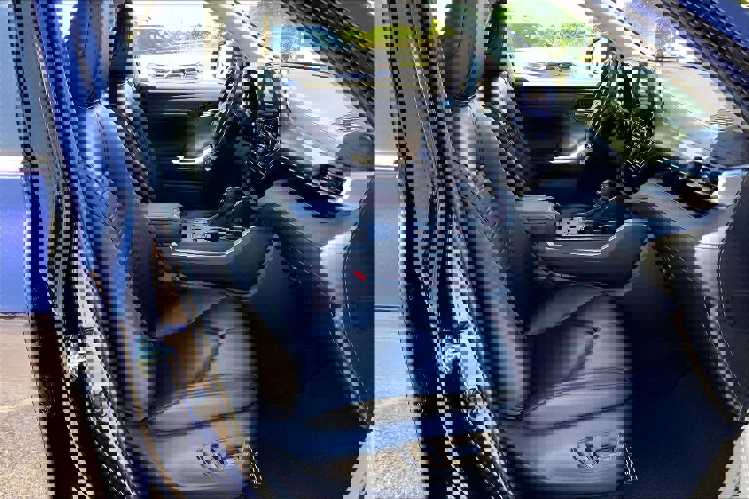 Used 2023 Toyota Highlander XLE image 9