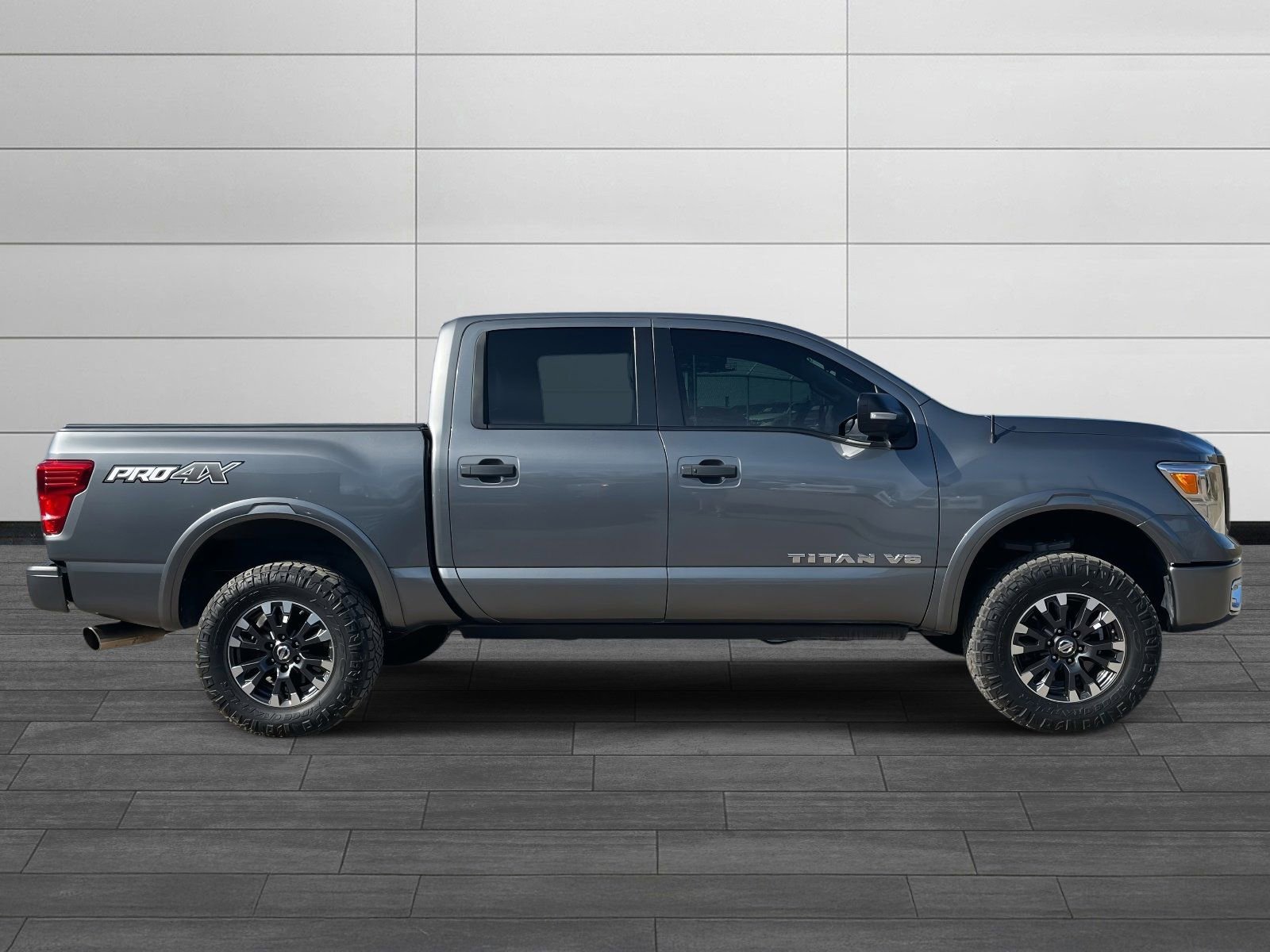 Used 2019 Nissan Titan PRO-4X image 2