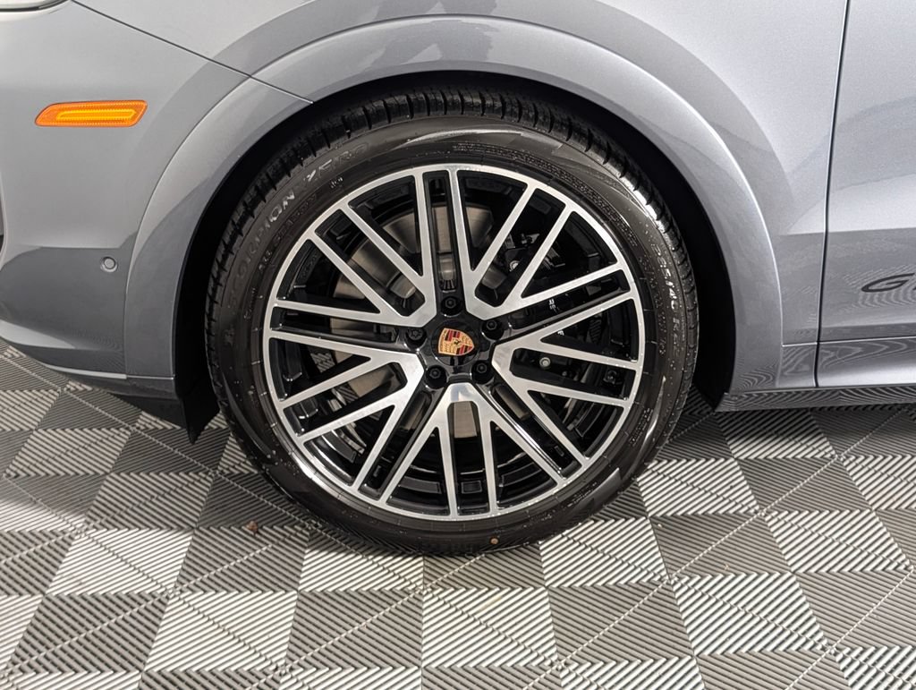New 2026 Porsche Cayenne GTS AWD/4WD image 11