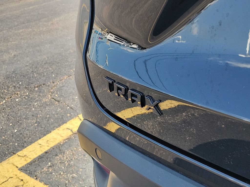 Used 2025 Chevrolet Trax RS w/ Sunroof Package FWD image 9