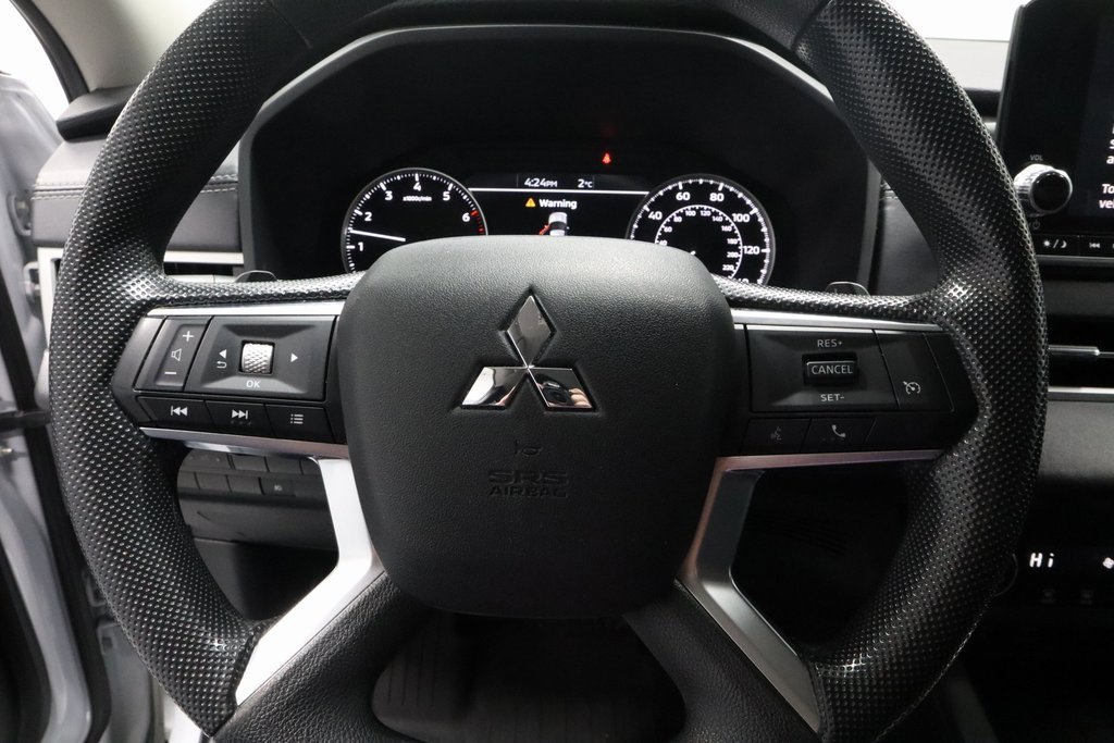 Used 2023 Mitsubishi Outlander ES image 28
