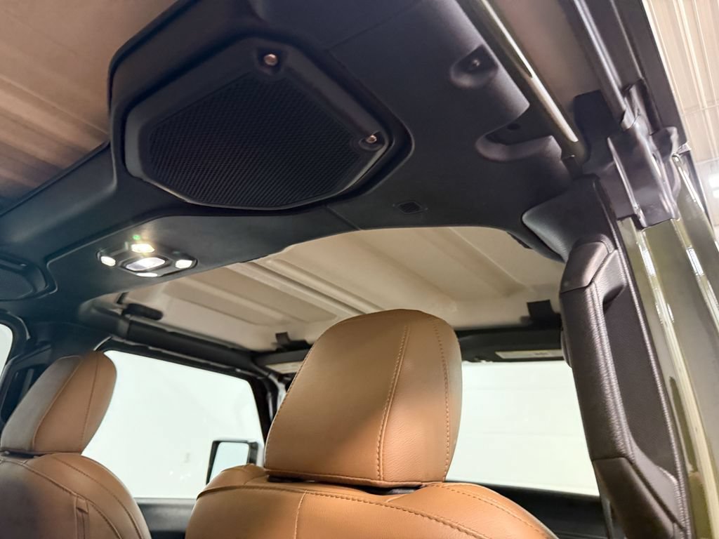 Used 2023 Jeep Wrangler Unlimited Sahara w/ Dual Top Group AWD/4WD image 17