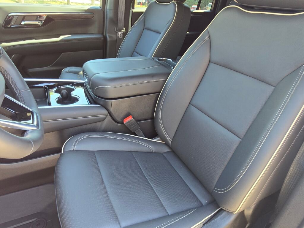 Used 2025 Chevrolet Suburban Premier image 26