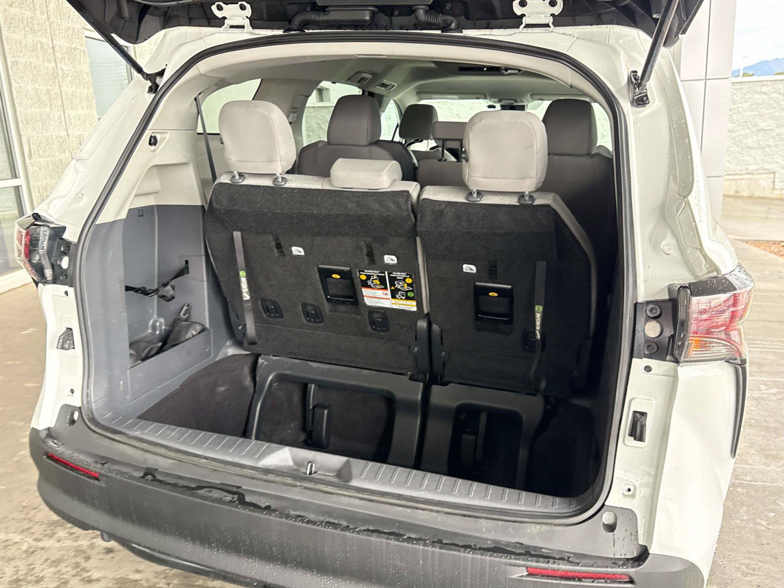 Used 2024 Toyota Sienna LE AWD/4WD image 16