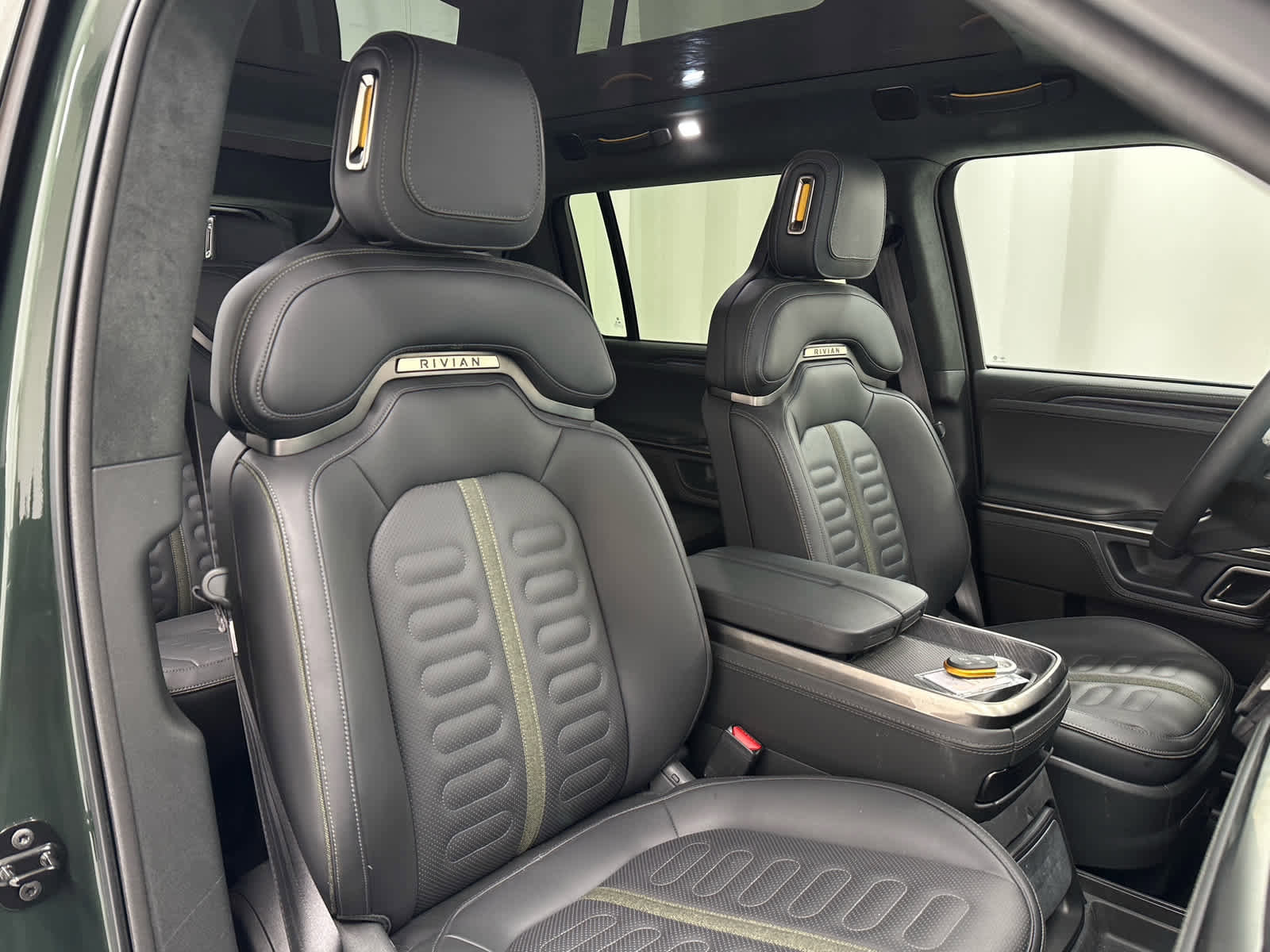 Used 2024 Rivian R1S Adventure image 20