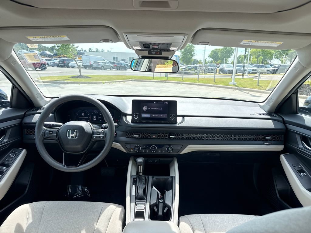 Used 2025 Honda Accord SE image 17