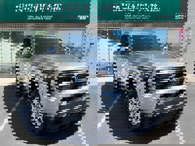 Used 2025 Toyota Tacoma SR5 image 1