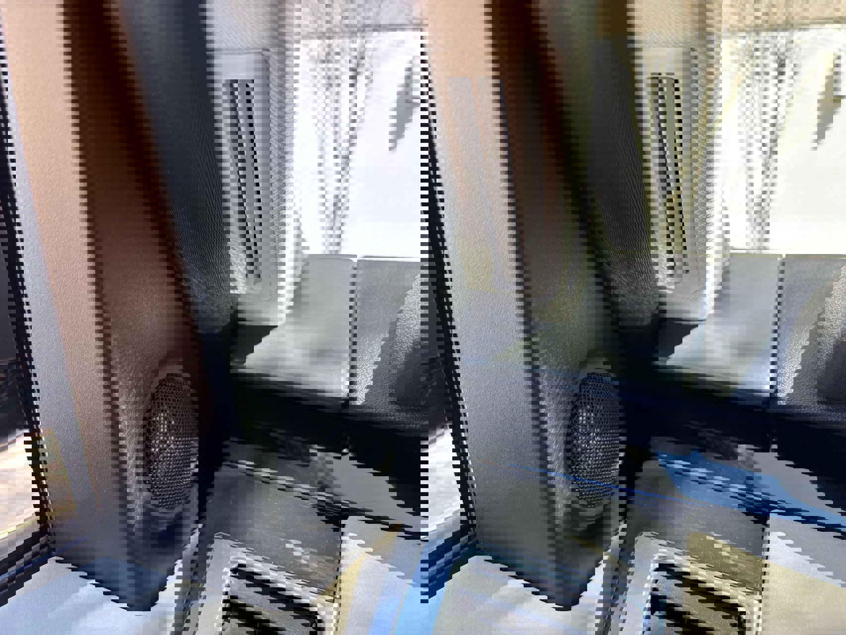 Used 2017 Land Rover Discovery SE image 32