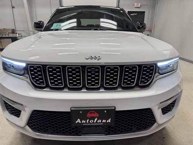 Used 2022 Jeep Grand Cherokee Summit AWD/4WD image 2