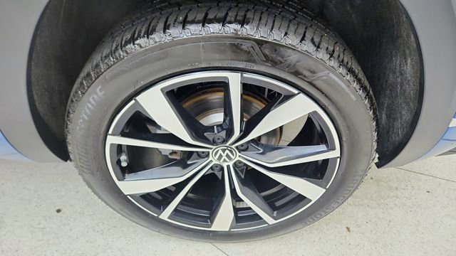 Used 2025 Volkswagen Atlas Cross Sport SEL Premium R-Line AWD/4WD image 59