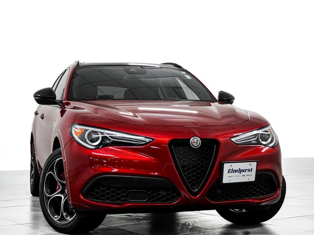 Used 2023 Alfa Romeo Stelvio Veloce AWD/4WD image 3