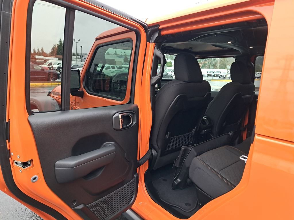 Used 2025 Jeep Gladiator Mojave w/ Convenience Group image 12
