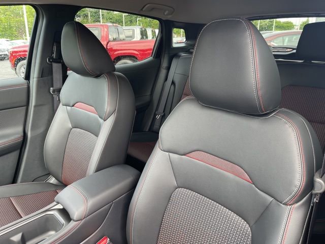 New 2025 Nissan Kicks SR image 17