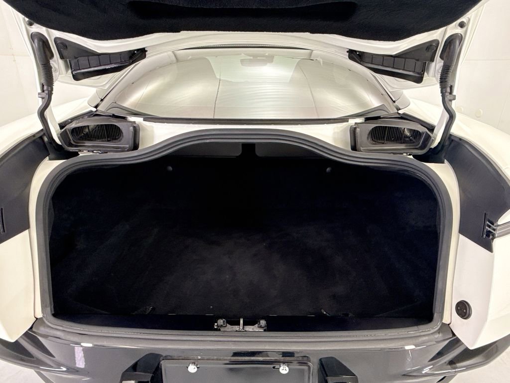 Used 2018 Aston Martin DB11 V12 RWD image 24