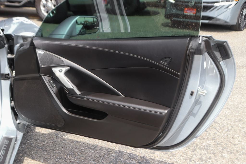 Used 2017 Chevrolet Corvette Stingray Coupe w/ 1LT RWD image 41