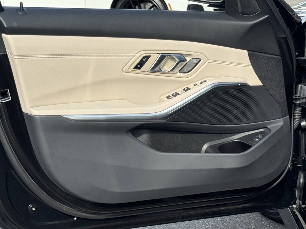 Used 2025 BMW 330i Sedan w/ Premium Package image 17