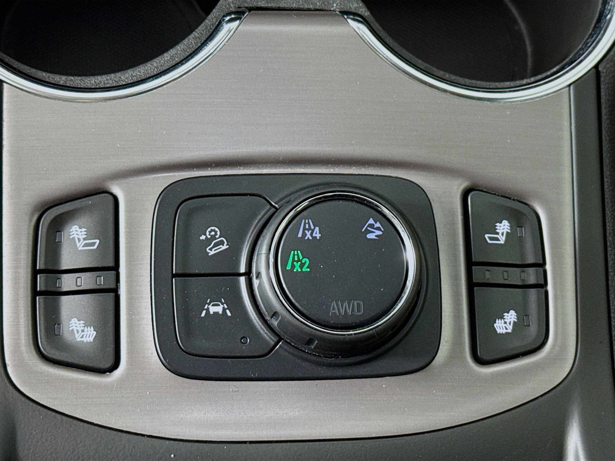 Used 2024 GMC Terrain AT4 image 24