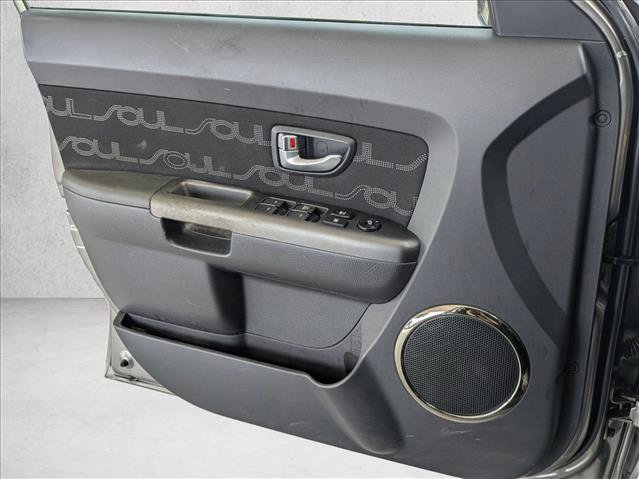 Used 2013 Kia Soul + FWD image 11