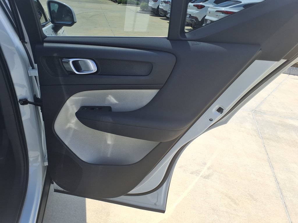 Used 2024 Volvo XC40 B5 Plus AWD/4WD image 19