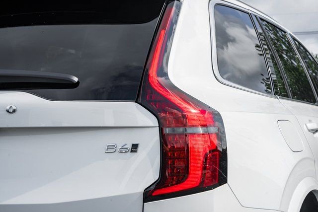 Used 2026 Volvo XC90 B6 Plus w/ Protection Package Premier AWD/4WD image 6