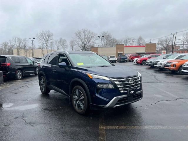 Used 2025 Nissan Rogue SL image 3