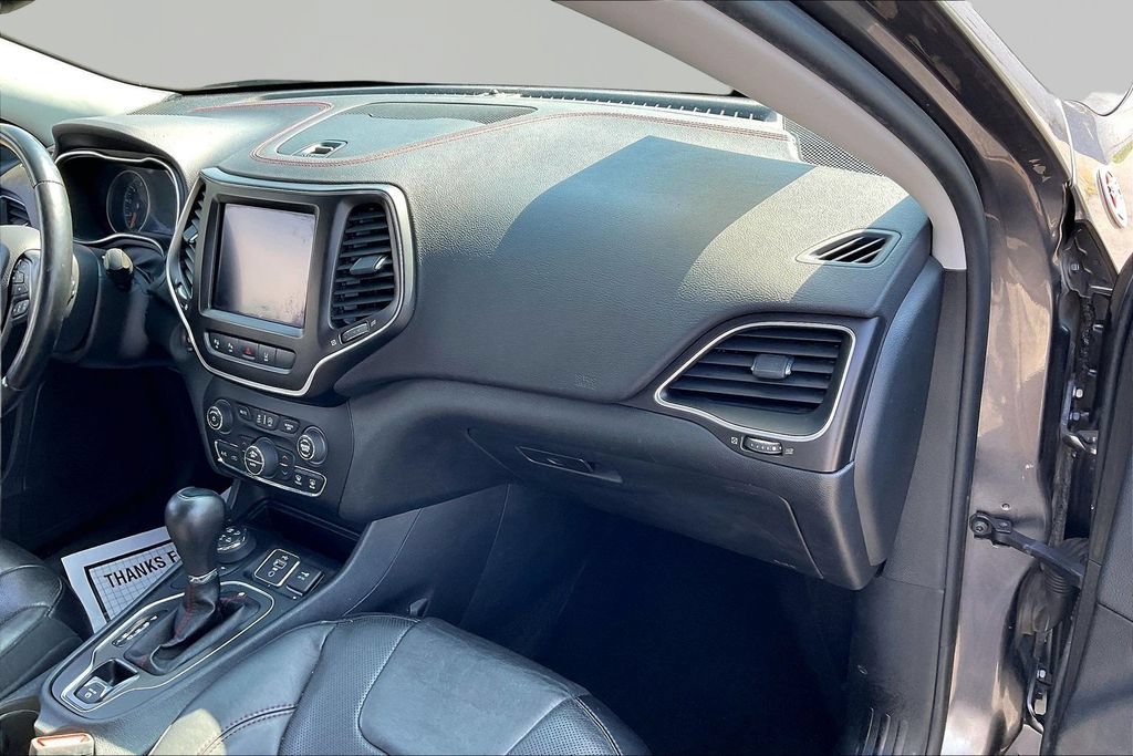 Used 2019 Jeep Cherokee Trailhawk AWD/4WD image 29