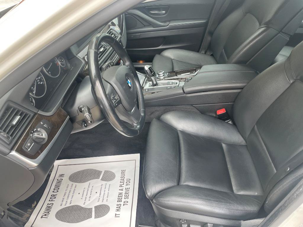 Used 2011 BMW 550i xDrive Sedan AWD/4WD image 12