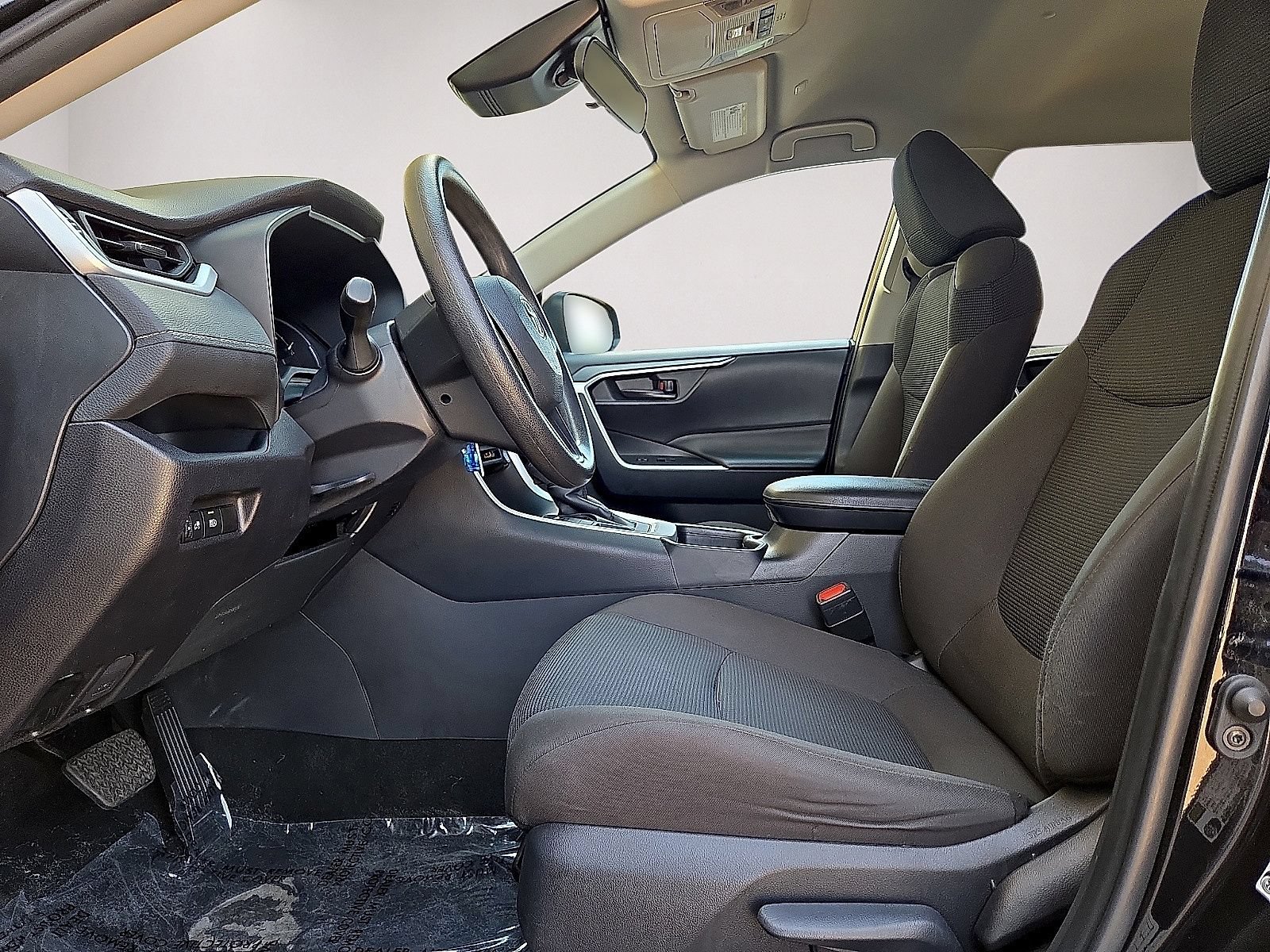 Used 2025 Toyota RAV4 LE AWD/4WD image 22