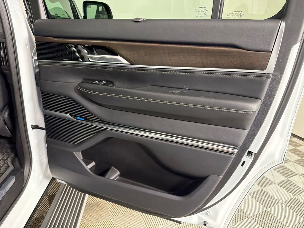 Used 2023 Jeep Grand Wagoneer Series II image 18