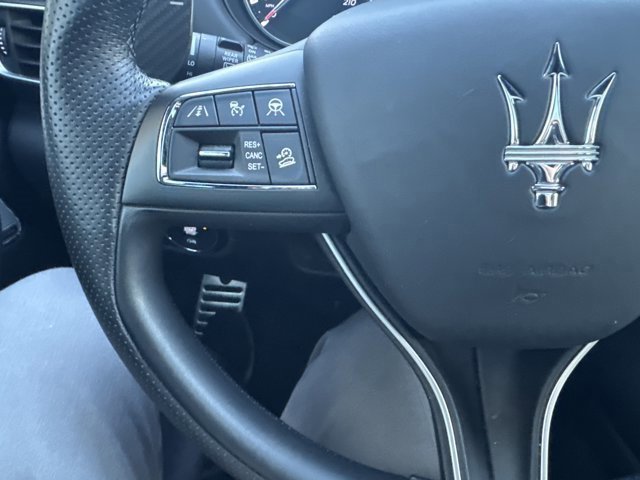 Used 2022 Maserati Levante Trofeo image 23