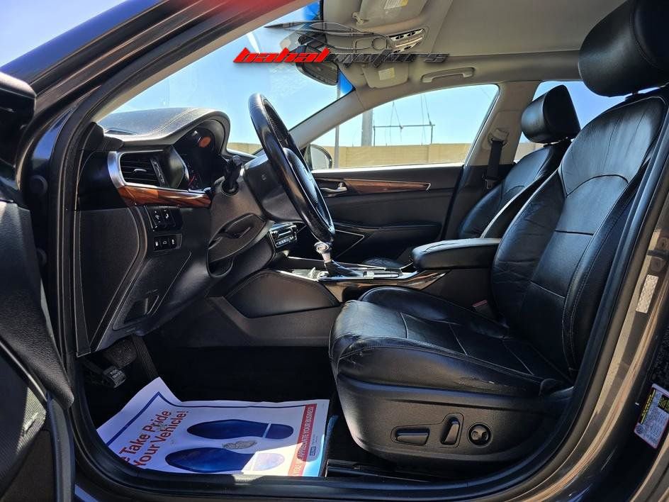 Used 2017 Kia Cadenza Premium w/ Luxury Package image 5