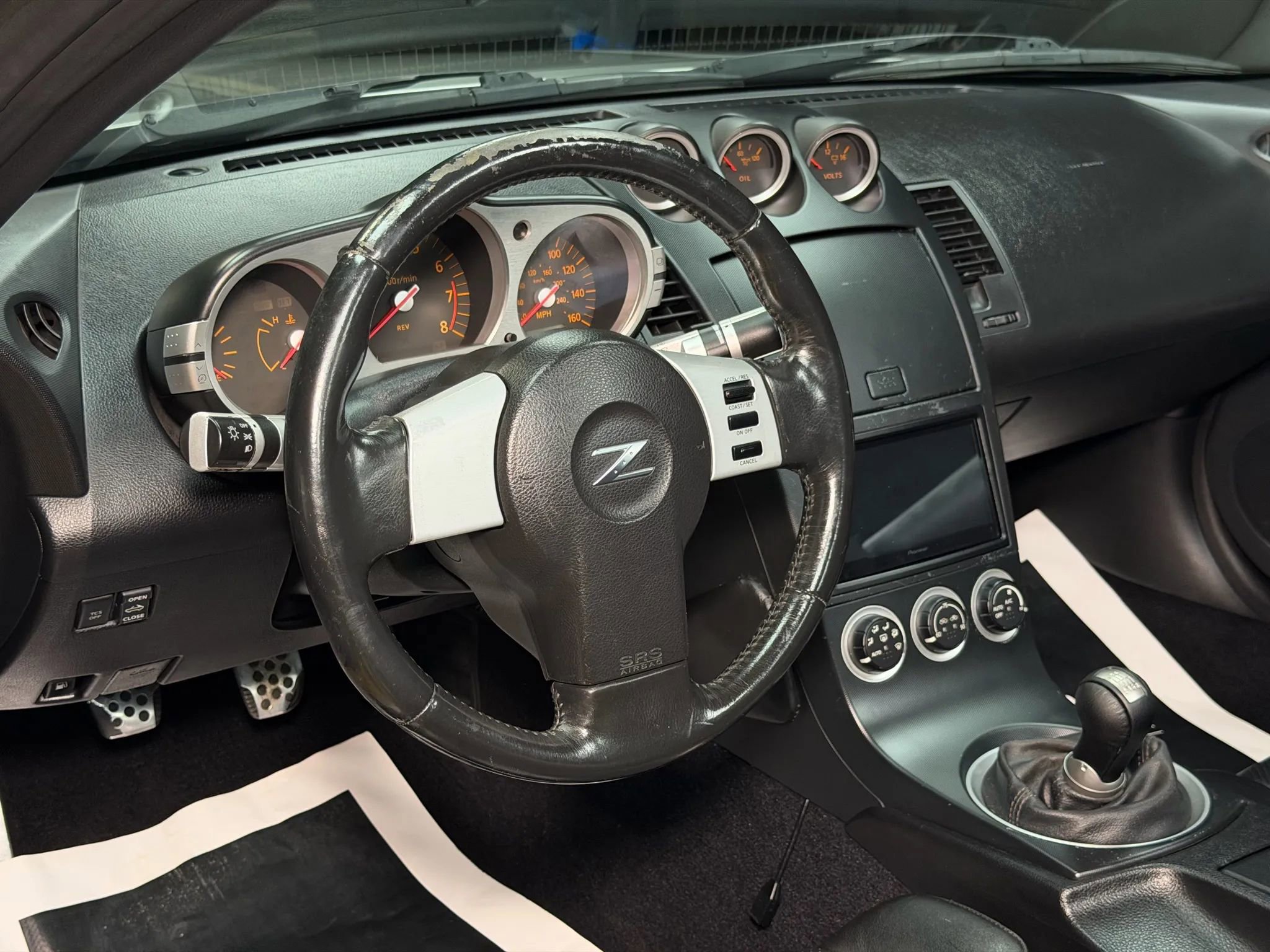 Used 2004 Nissan 350Z Touring image 36