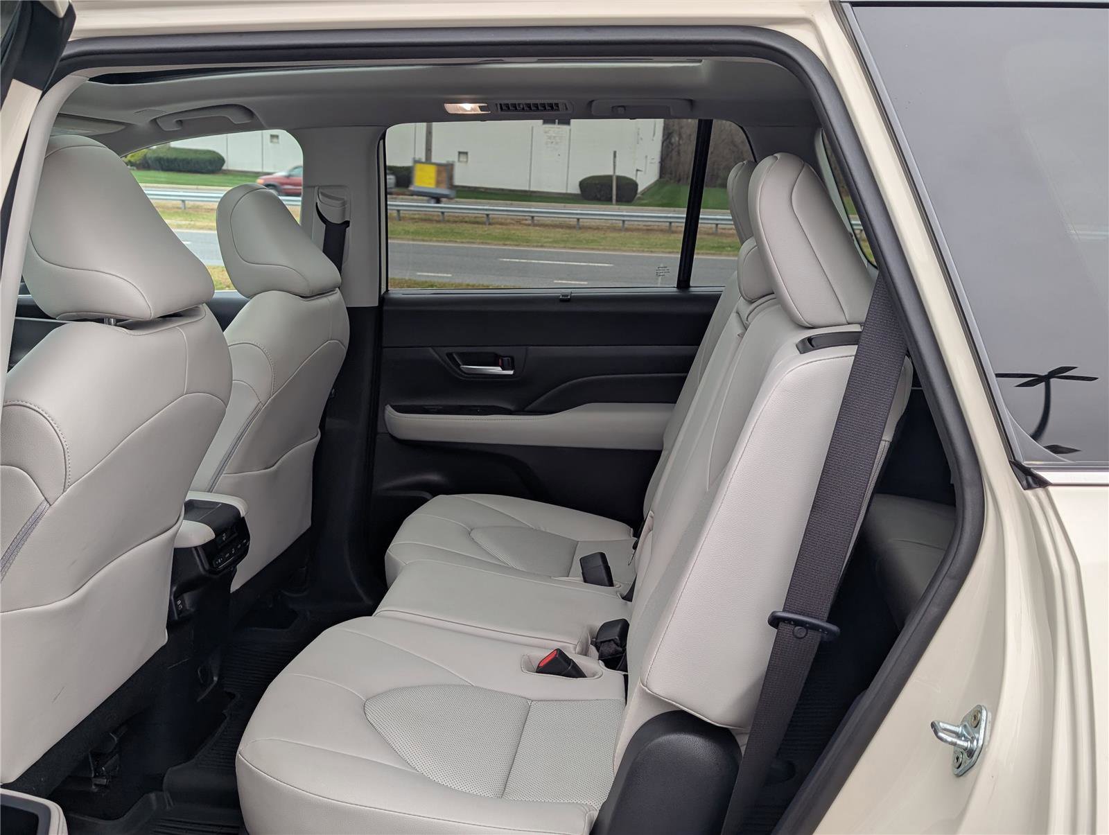 Used 2024 Toyota Grand Highlander XLE image 16